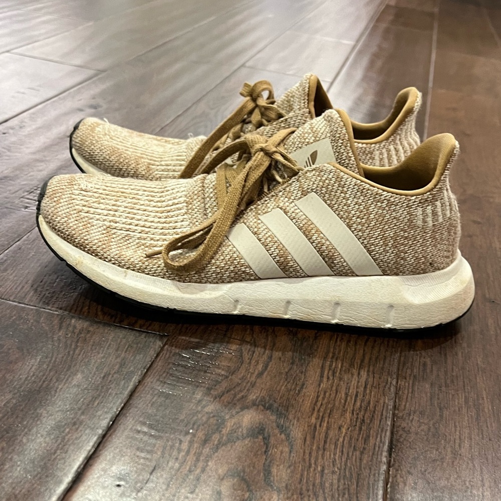 Women’s Adidas Ortho lite. Size 6.